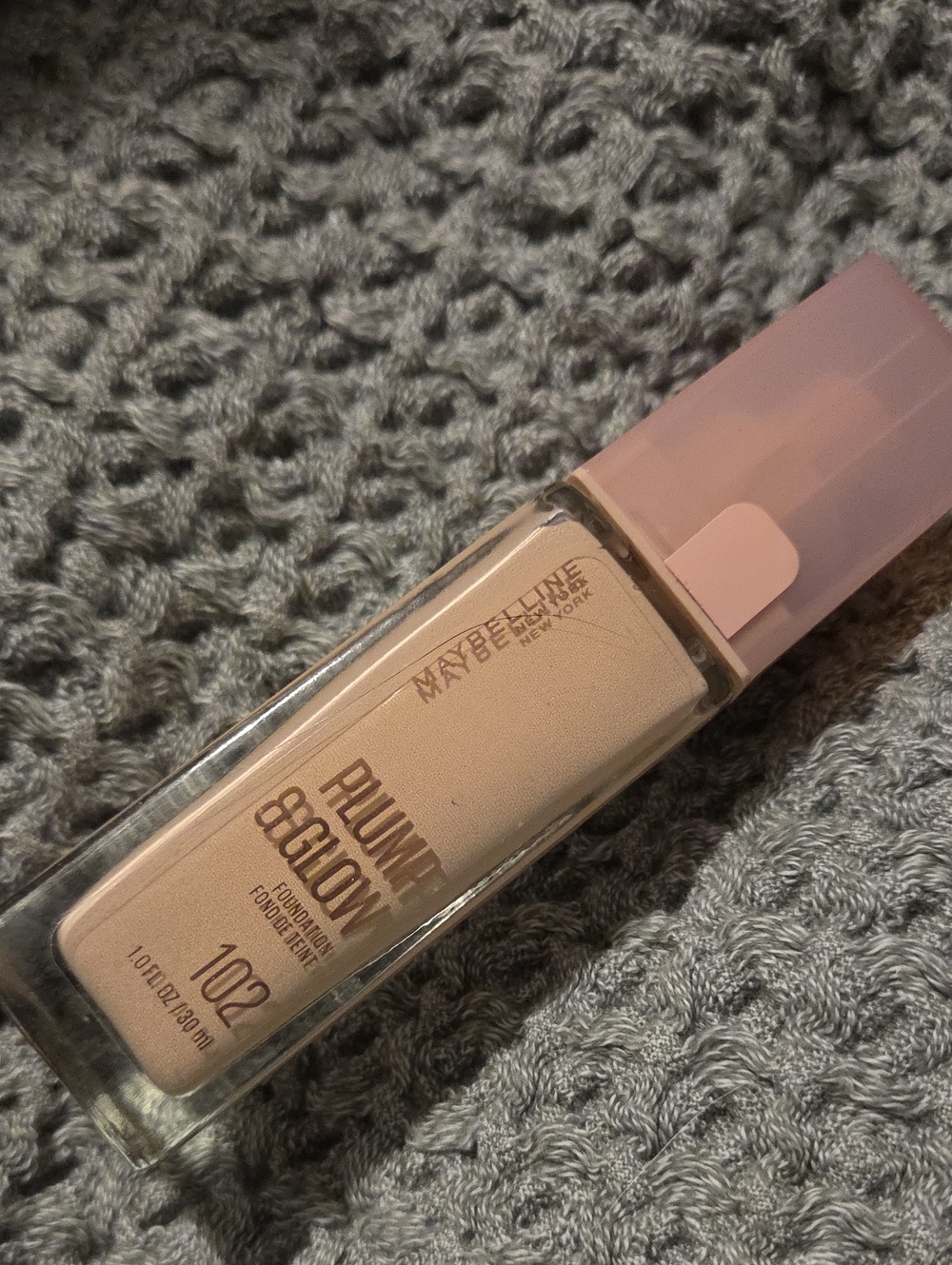 Maybelline Plump & Glow Foundation - Light Ivory with Pink Cap